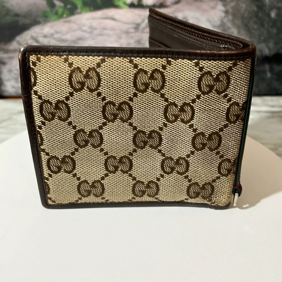Gucci Other - GUCCI MENS BIFOLD WALLET IN GOOD USED CONDITION.